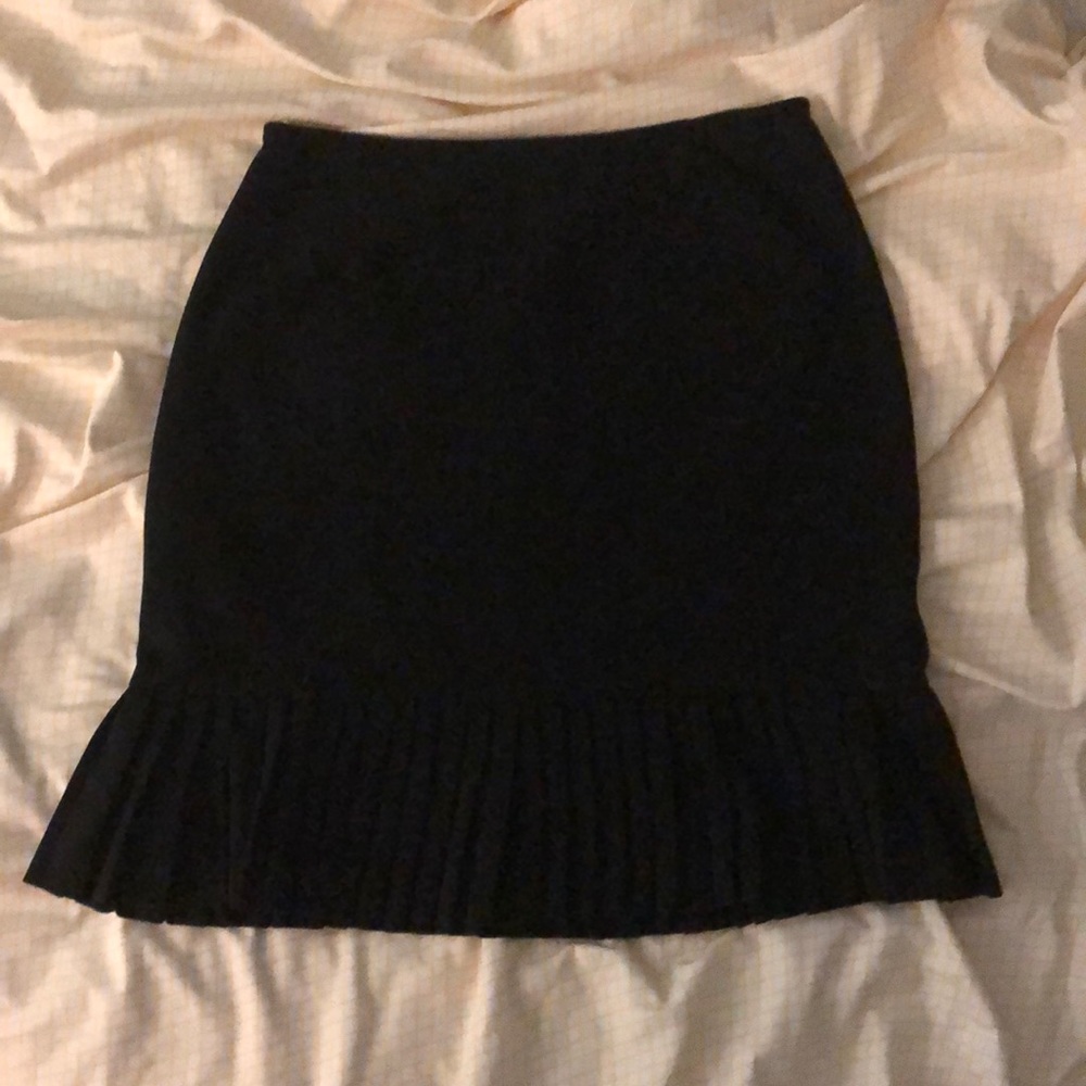 Black Briggs dress skirt, accordion hem, size 6.